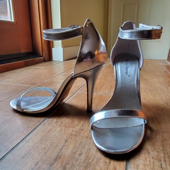 Silver Pierre Dumas Stillettos, sz 8. - Picture 2 of 4